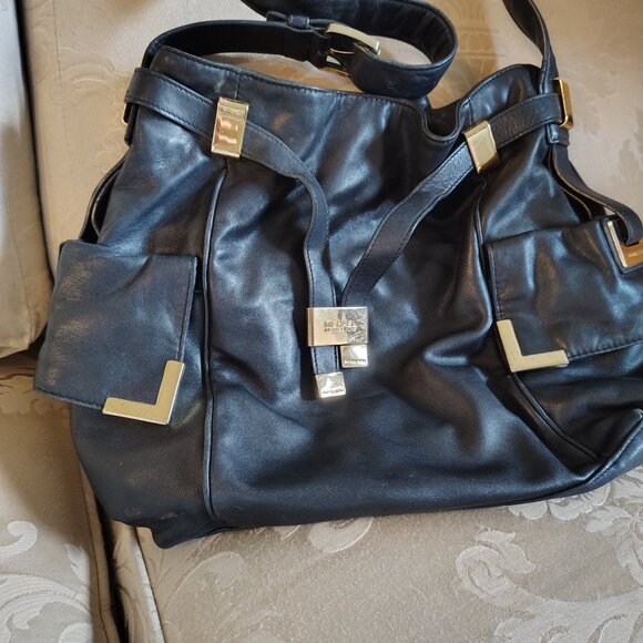 MICHAEL KORS Black Smooth Leather Hobo Shoulder Bag w/ Gold Hardware - Picture 10 of 11